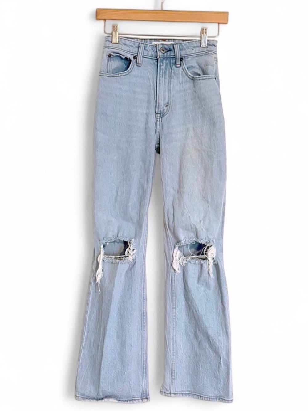 Abercrombie & Fitch 90s Relaxed High Rise Jeans Flare Distressed Light Wash 23